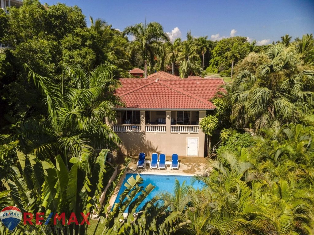 Hermosa Villa en comunidad cerrada