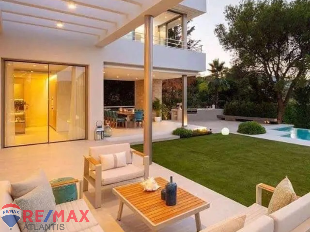 Villa Celestial in Perla Marina