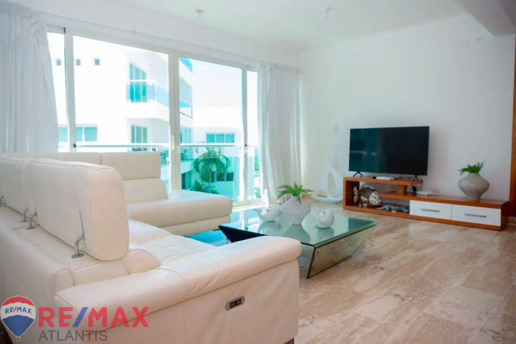 Luxurious Apartment in Front of the Sea