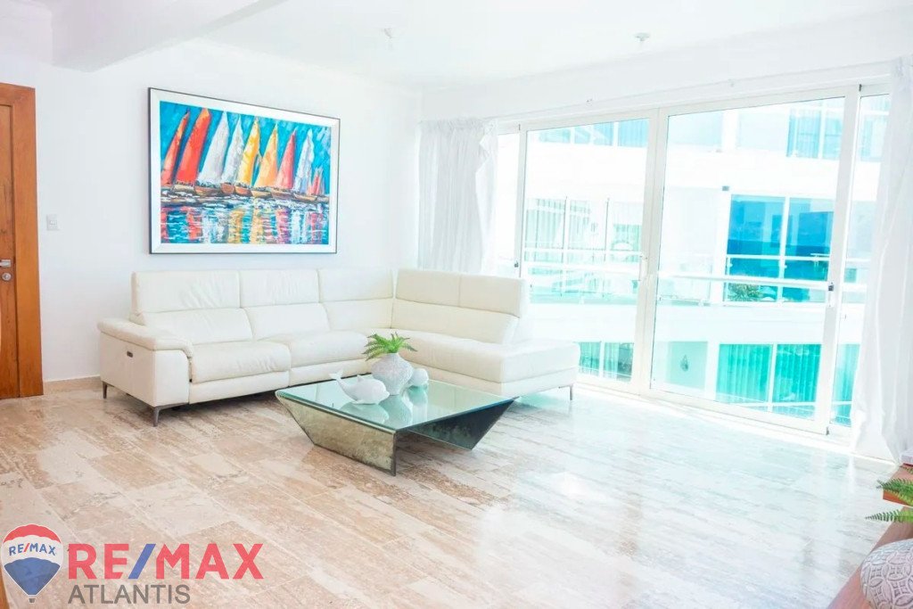 Luxurious Apartment in Front of the Sea