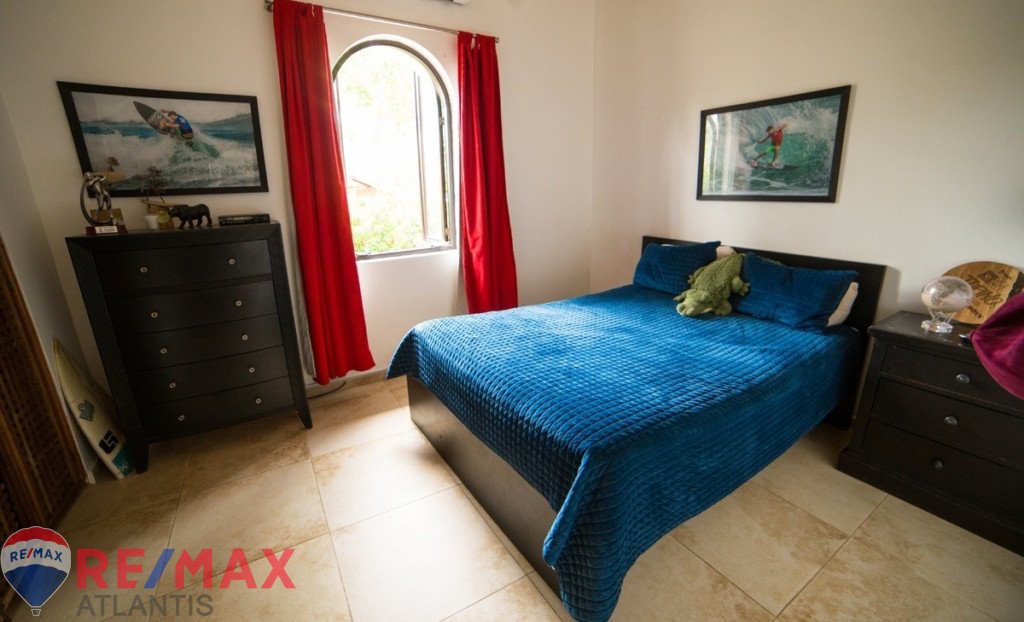 Luxury 4BR Villa with Guest house