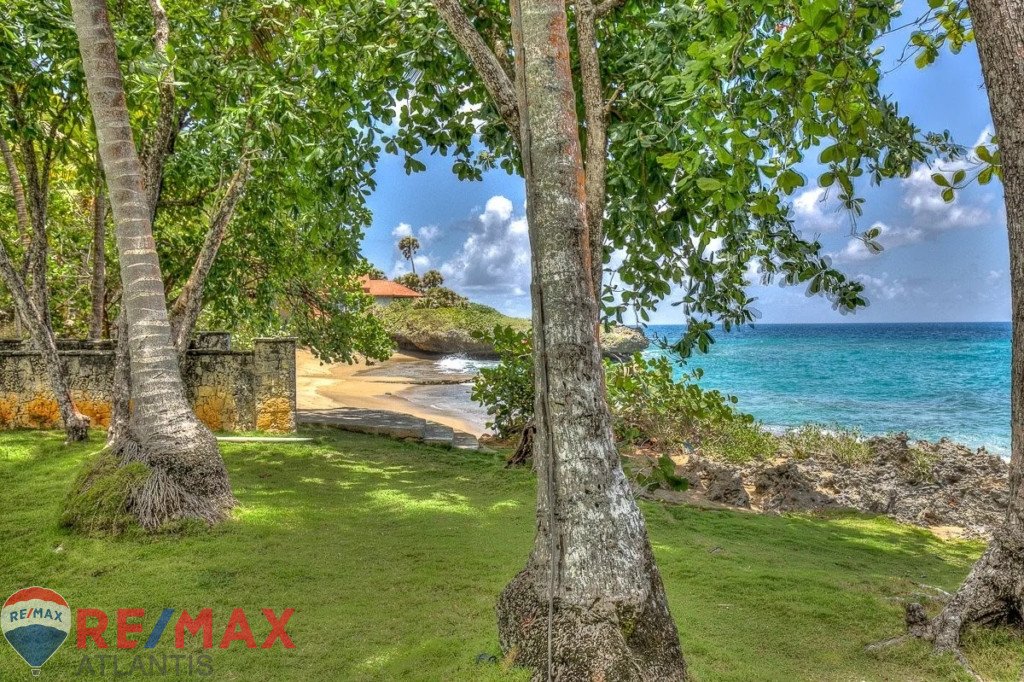 Luxury Beachfront Villa