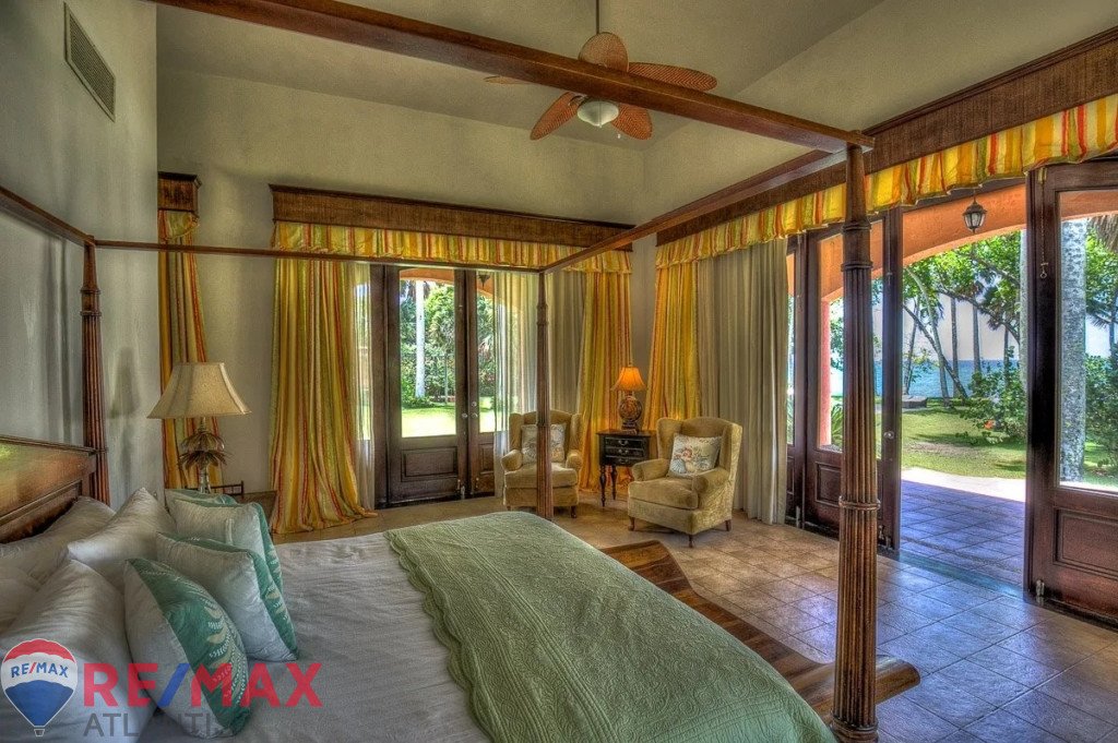 Luxury Beachfront Villa