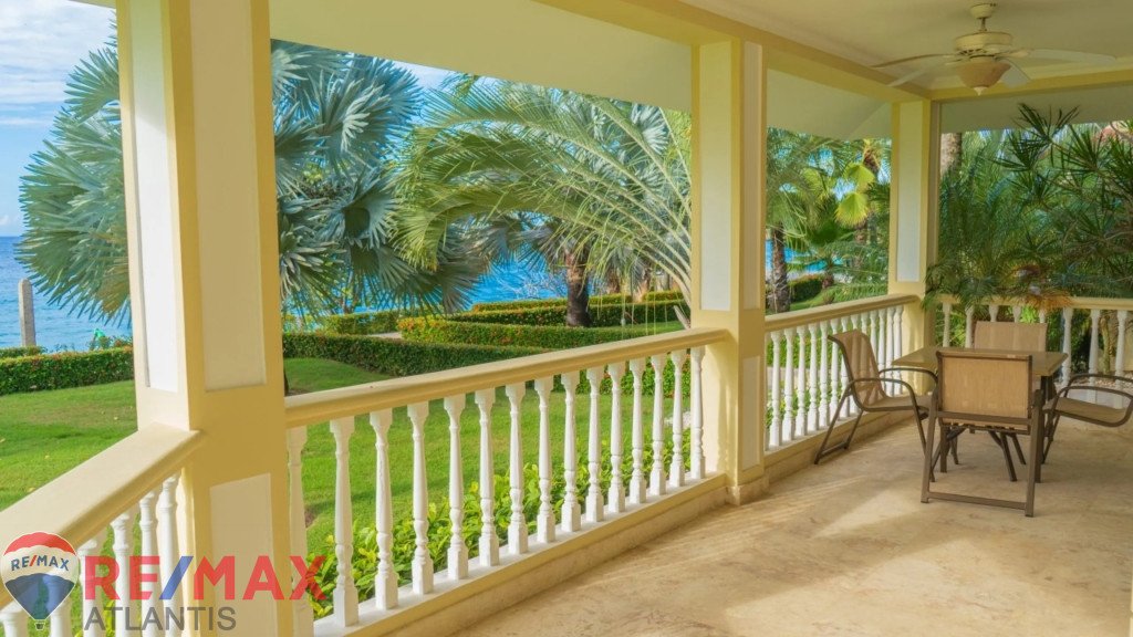 Exclusive Front Line Apartment