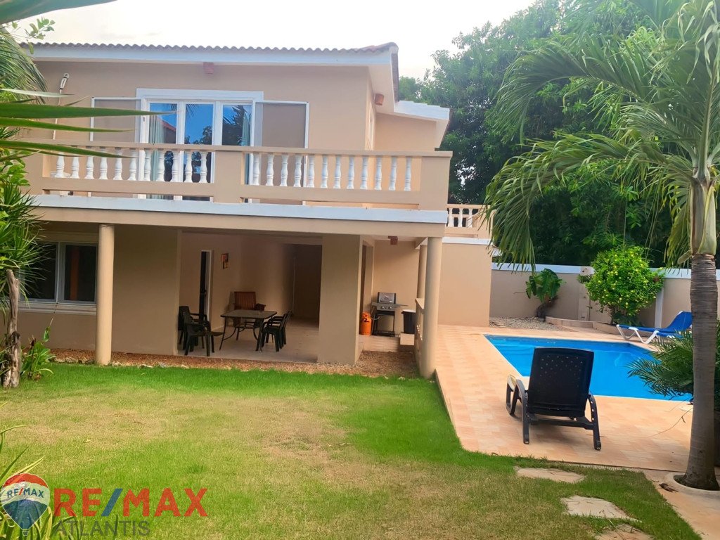Hermosa Villa en Venta a Solo Pasos de la Playa