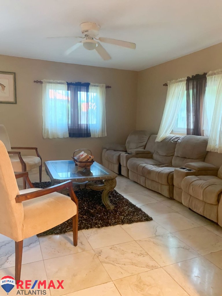Hermosa Villa en Venta a Solo Pasos de la Playa