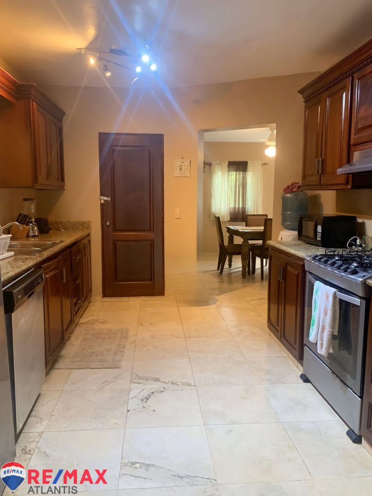 Hermosa Villa en Venta a Solo Pasos de la Playa