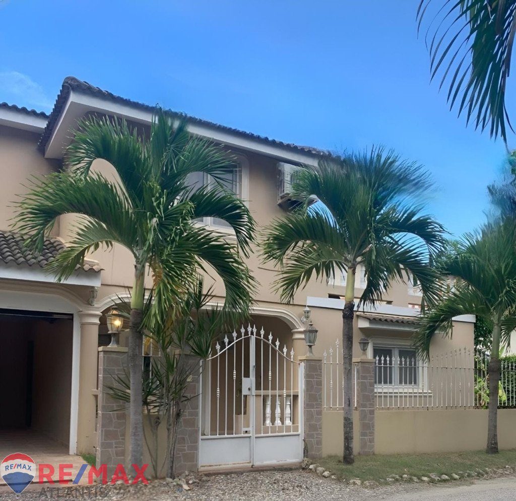 Hermosa Villa en Venta a Solo Pasos de la Playa