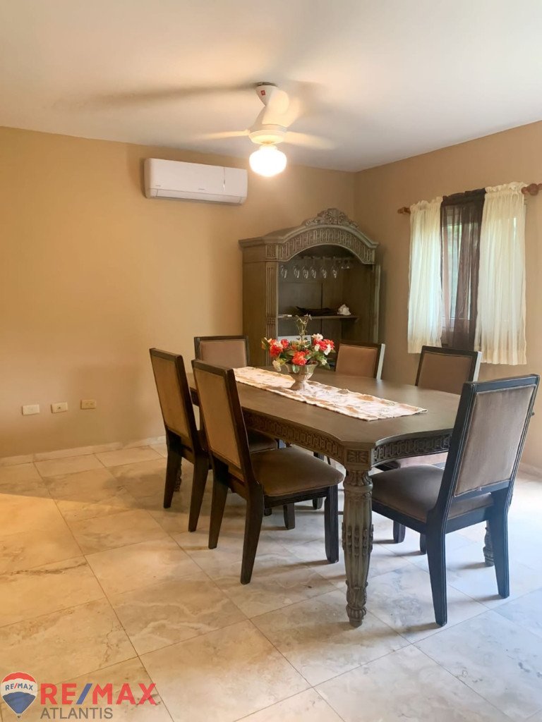 Hermosa Villa en Venta a Solo Pasos de la Playa