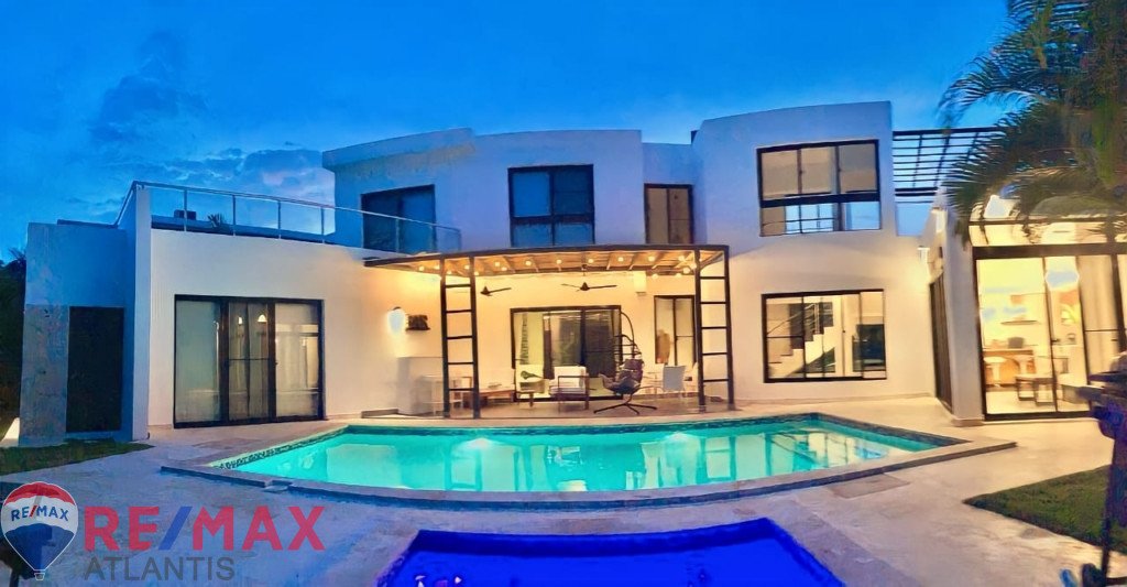 Luxury Villa for sale of Opportunity!
