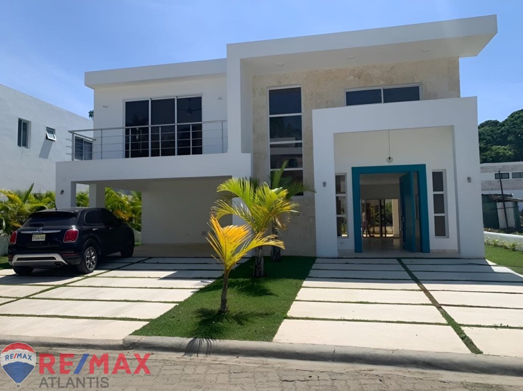 Elegant Villa for Sale in exclusive residential area