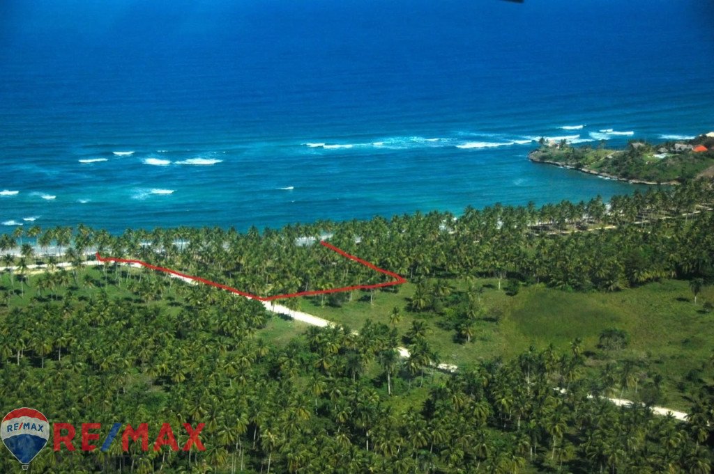 Land in Cabrera in front of the beach