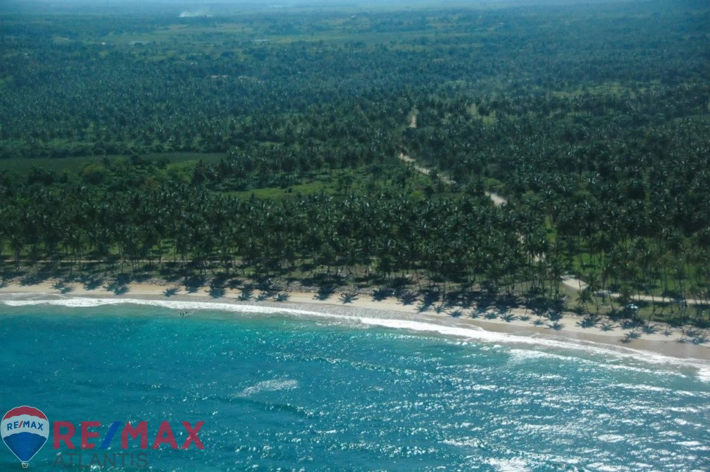 Land in Cabrera in front of the beach