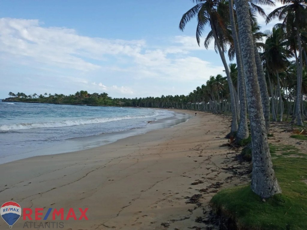 Land in Cabrera in front of the beach