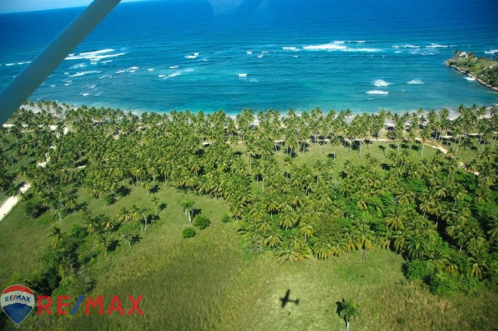 Land in Cabrera in front of the beach