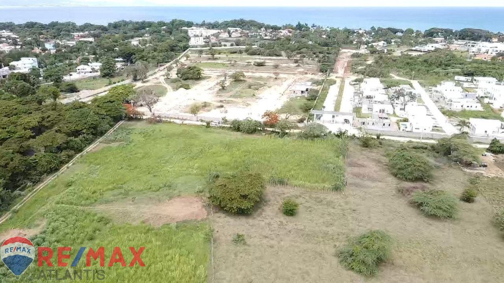 Beautiful land in gated community