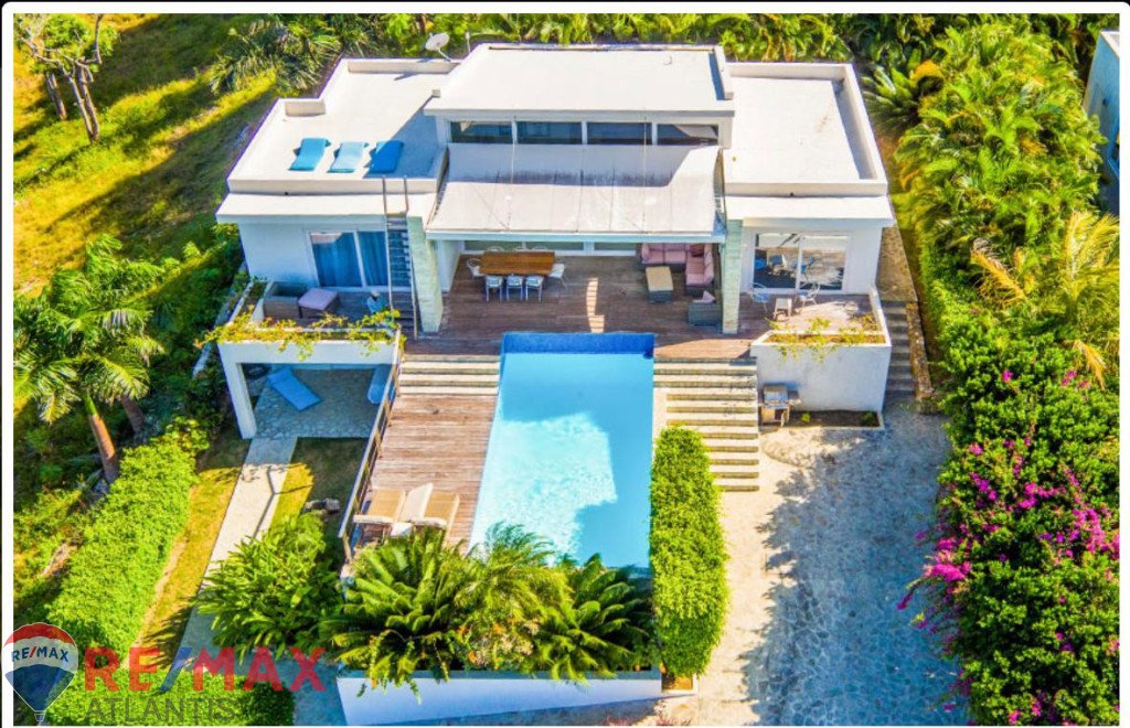 Villa exclusiva en urbanización cerrada