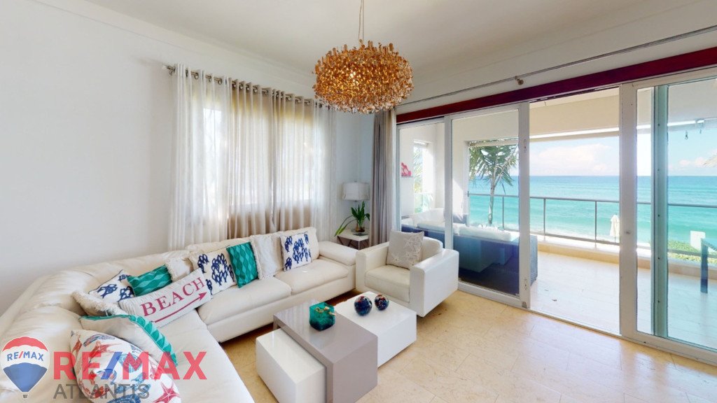 Beautiful Beach Front Apartment