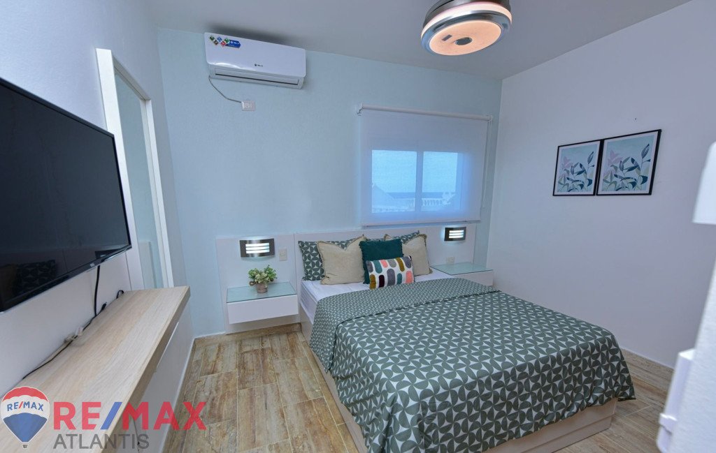 ELEGANT FLAT