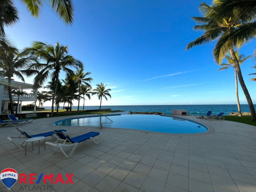 CHARMING BEACHFRONT APARTMENT IN SOSUA