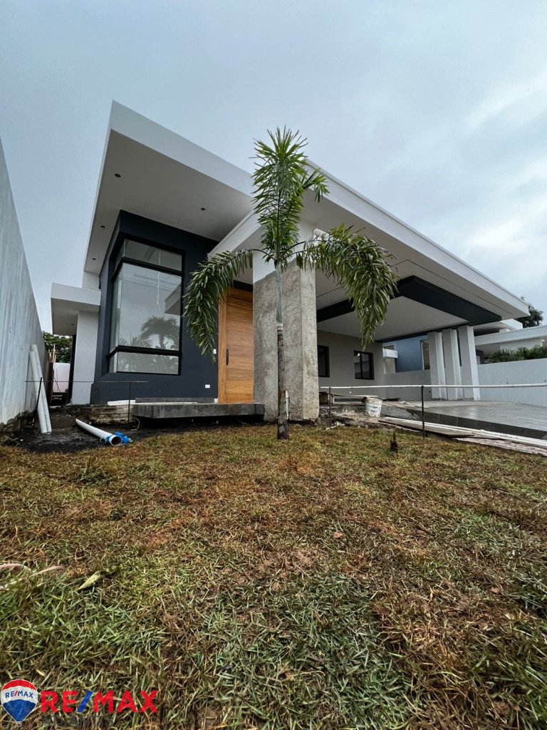 Residencia de Lujo en Proyecto Cerrado con Diseño Exclusivo