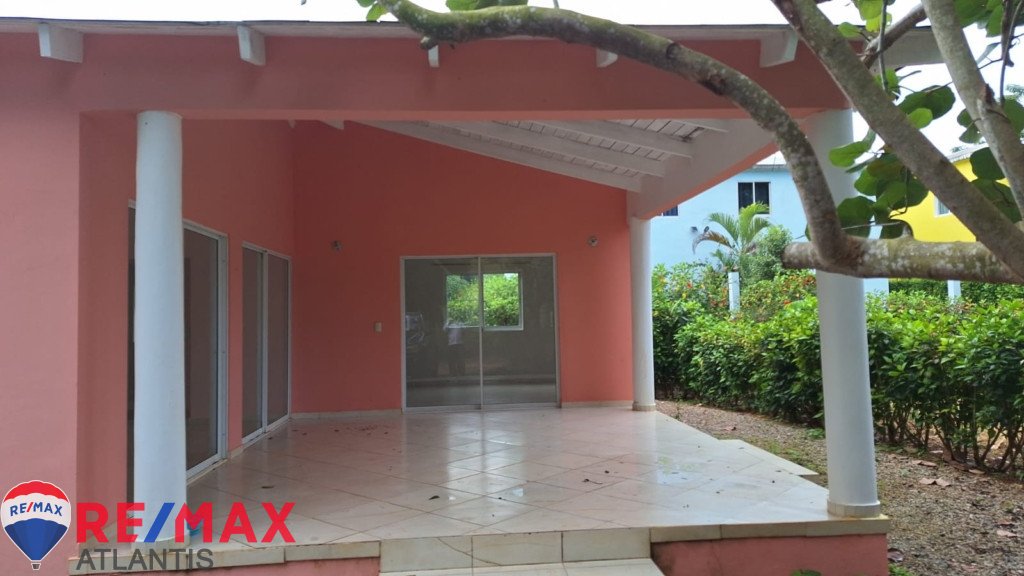 Oasis de Lujo: Villa Exclusiva en Condominio Privado de Río San Juan