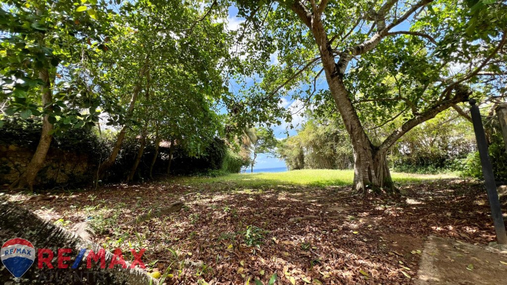 Oceanfront land in Ocean Village