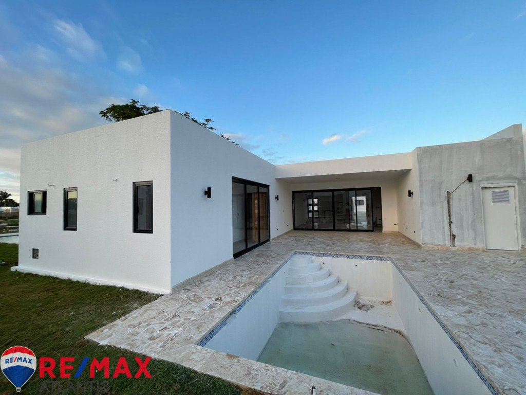 LUJOSA VILLA A PASOS DE LA PLAYA ENTRE SOSUA Y CABARETE