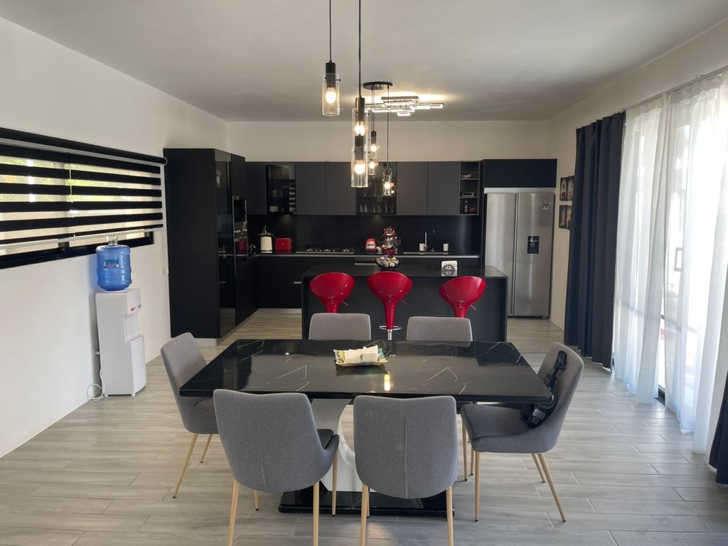 Spektakuläres neues Haus mit 3 Schlafzimmern im Bau, bald verfügbar!
