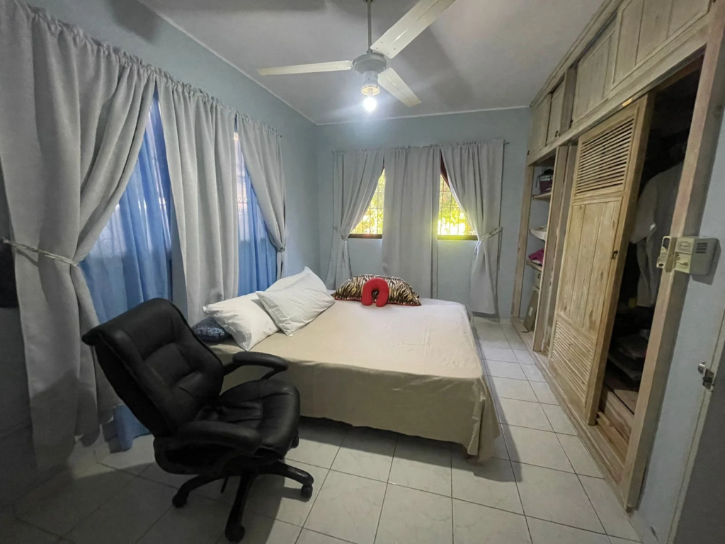 “Encanto y Comodidad: Casa Ideal en Batey Sosúa”