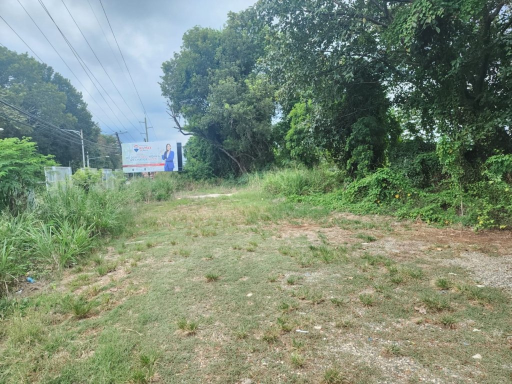 Amplio Terreno de 3,760 m² en Ubicación Estratégica en la Costa Norte