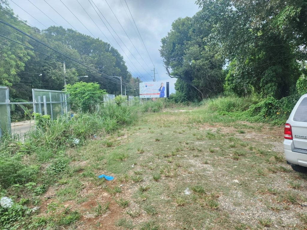Amplio Terreno de 3,760 m² en Ubicación Estratégica en la Costa Norte