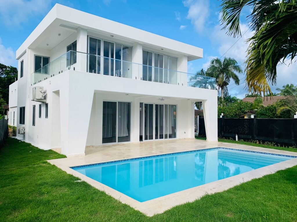 Villa Málaga: Elegancia y Confort en el Corazón de la Costa
