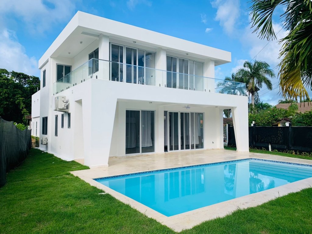 Villa Málaga: Elegancia y Confort en el Corazón de la Costa