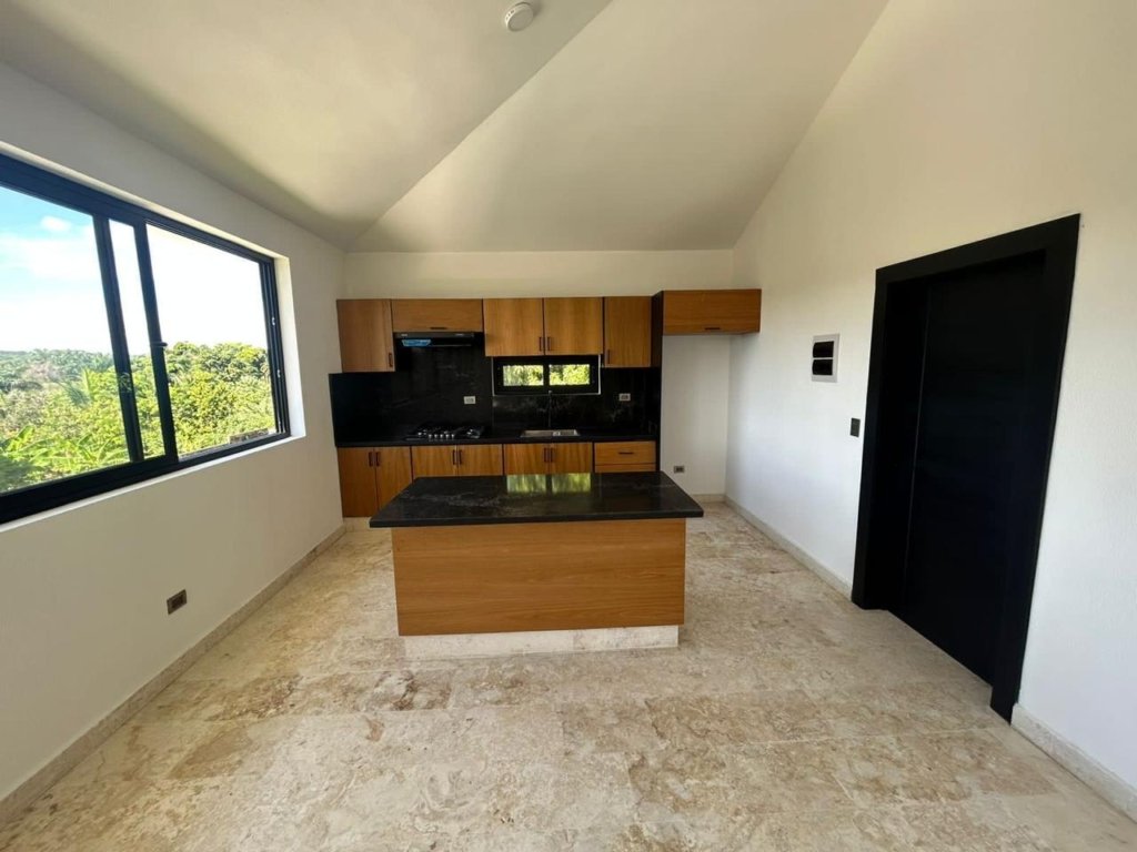 Inversión Ideal: Propiedad con 2 Apartamentos, Piscina y Estacionamiento cerca de Encuentro Beach