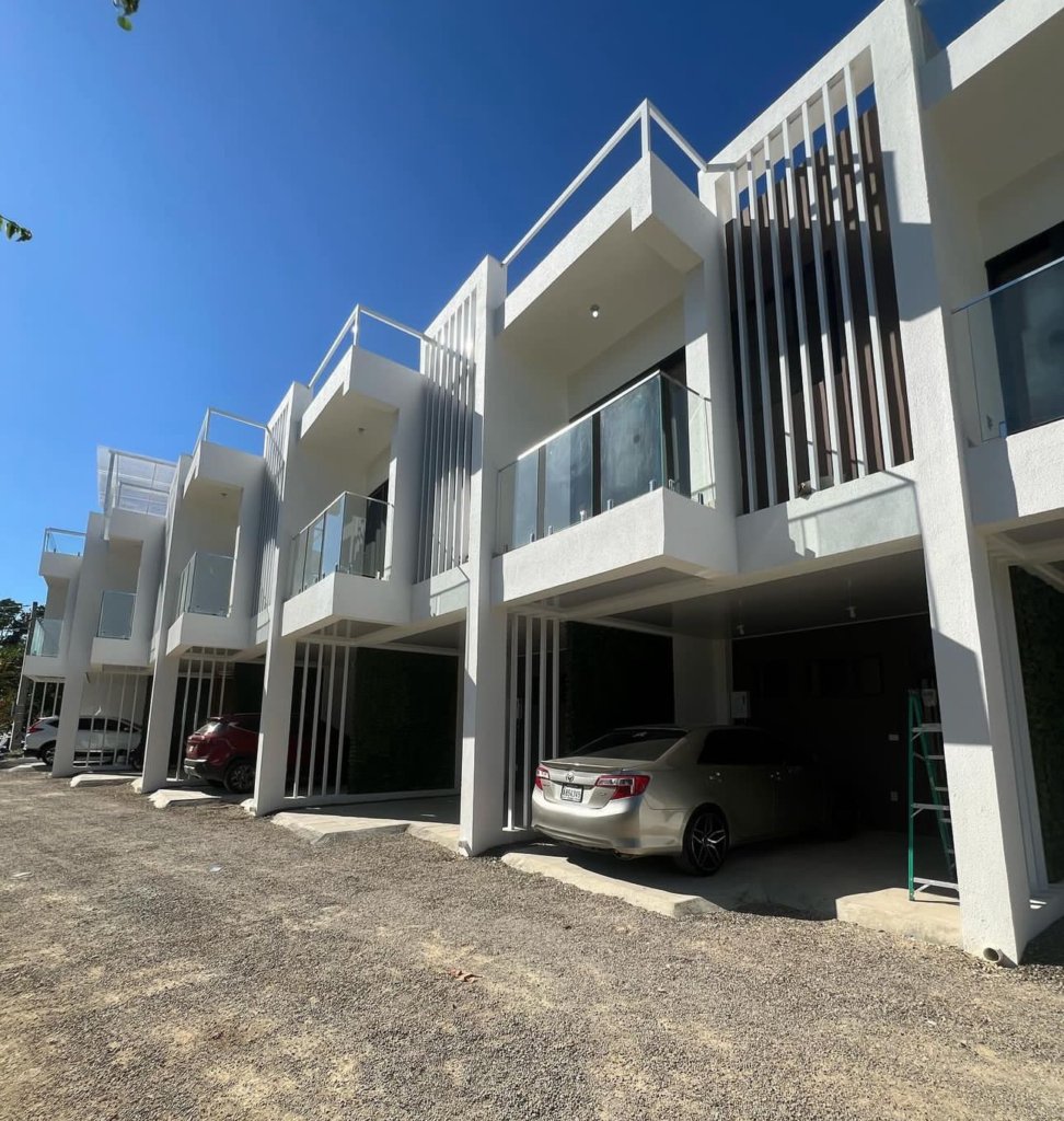 Modern Townhouse In Perla Marina