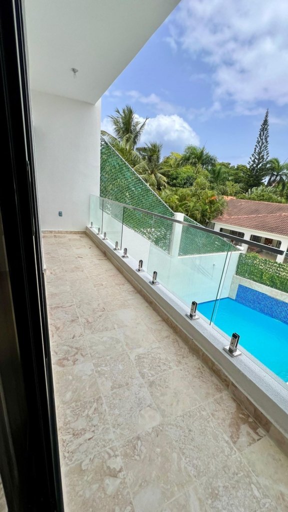 Modern Townhouse In Perla Marina