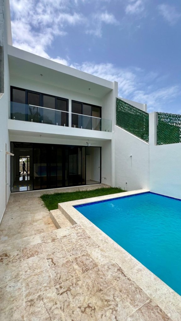Modern Townhouse In Perla Marina