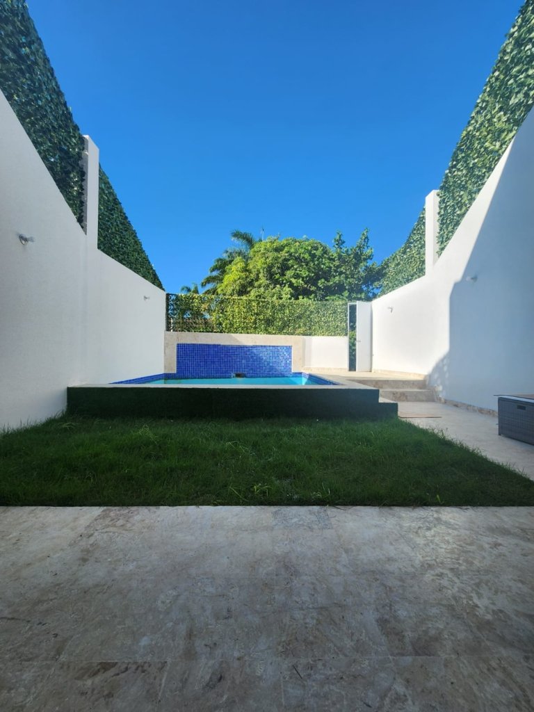 Modern Townhouse In Perla Marina