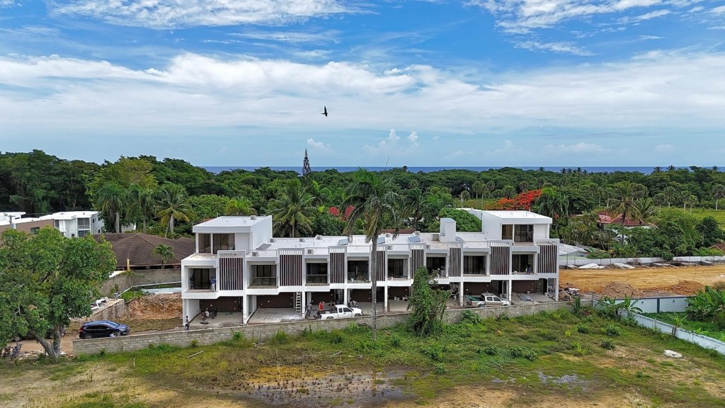 Modern Townhouse In Perla Marina